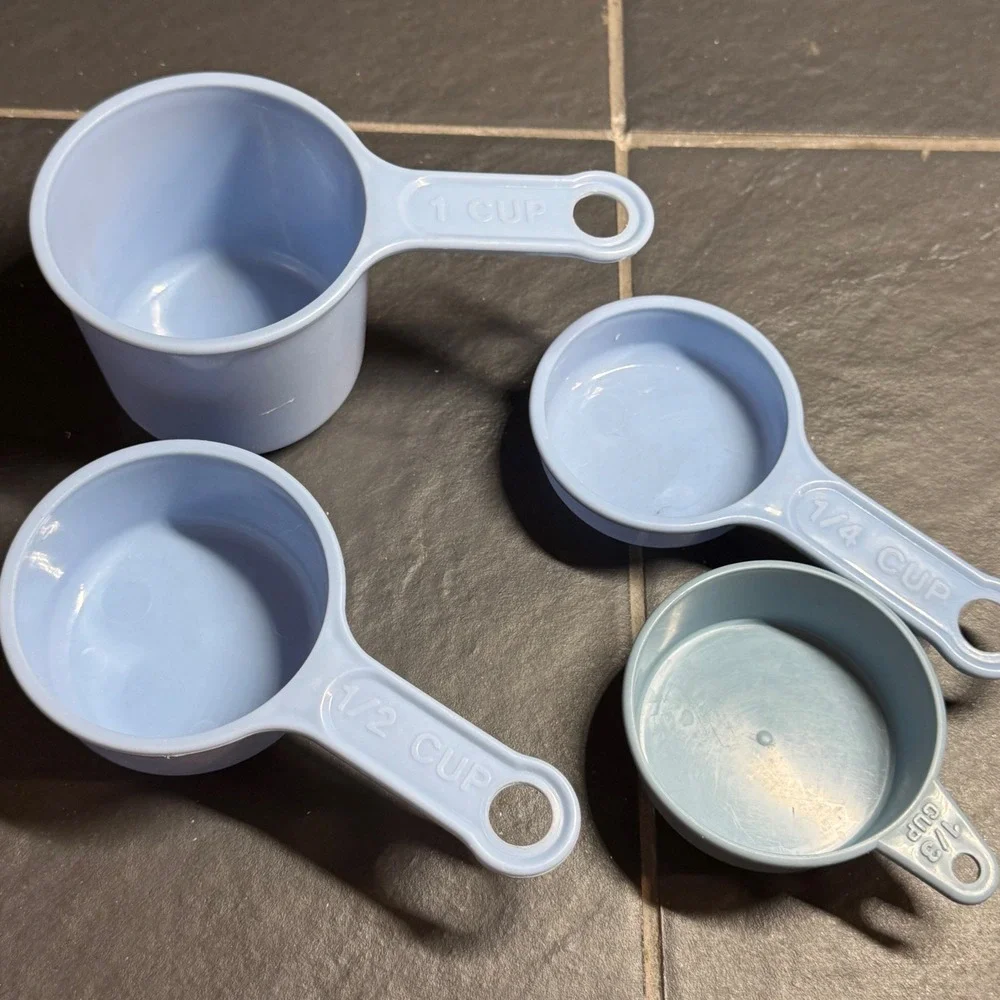 Vintage Rubbermaid and Arrow Blue Plastic Measuring Cup Set 4 Piece Mixed Lot